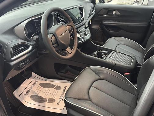Diamond Black 2027 Chrysler Pacifica LIMITED