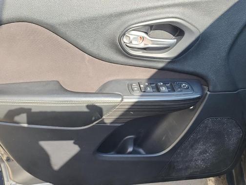 Light Brownstone Pearlcoat 2016 Jeep Cherokee Latitude