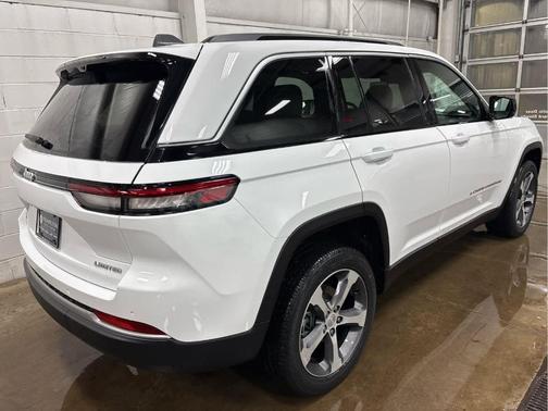 Bright White Clearcoat 2026 Jeep Grand Cherokee Limited