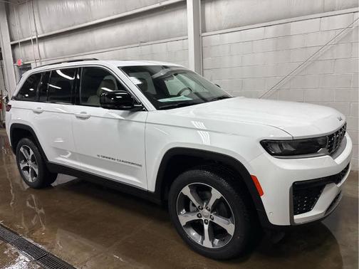 Bright White Clearcoat 2026 Jeep Grand Cherokee Limited