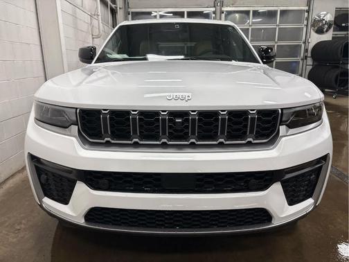Bright White Clearcoat 2026 Jeep Grand Cherokee Limited