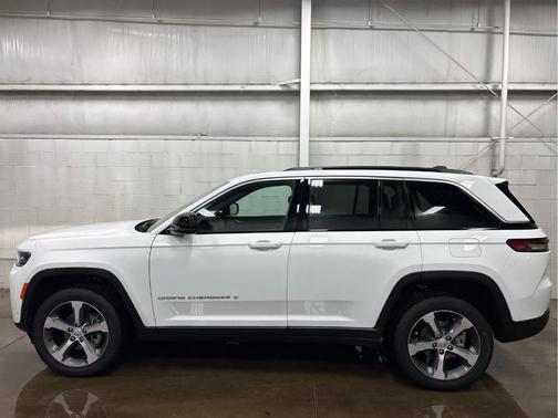 Bright White Clearcoat 2026 Jeep Grand Cherokee Limited