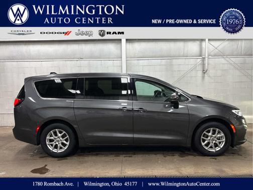 2023 Chrysler Pacifica Touring-L