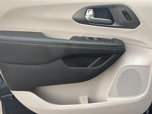 2024 Chrysler Pacifica Touring-L