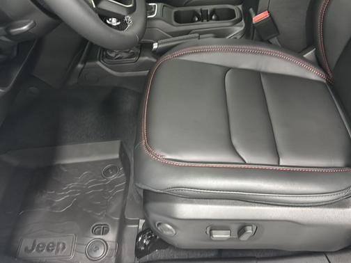 Bright White Clearcoat 2026 Jeep Gladiator Rubicon