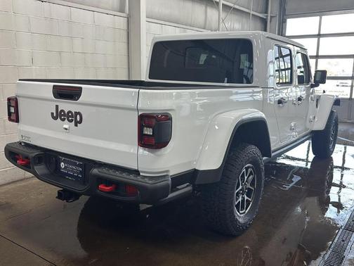 Bright White Clearcoat 2026 Jeep Gladiator Rubicon