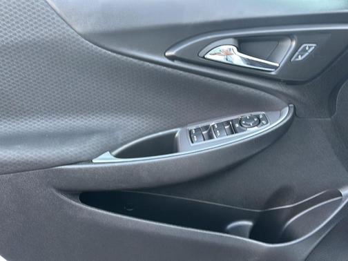 Summit White 2024 Chevrolet Malibu LT