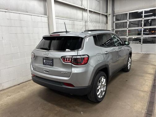 2022 Jeep Compass Latitude Lux