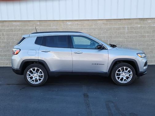 2022 Jeep Compass Latitude Lux