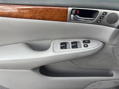 Classic Silver Metallic 2005 Lexus ES 330