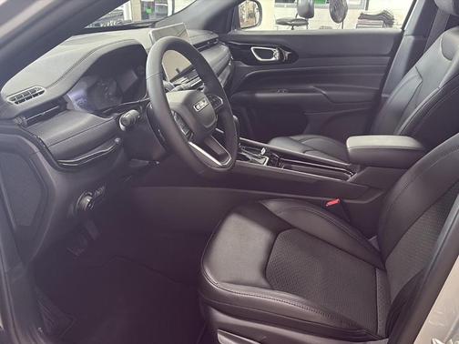 Silver Zynith 2026 Jeep Compass Latitude