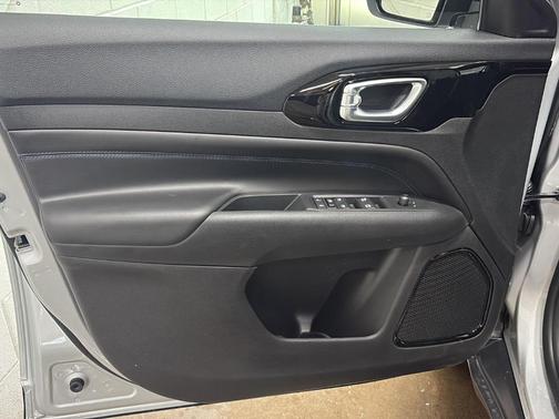 Silver Zynith 2026 Jeep Compass Latitude