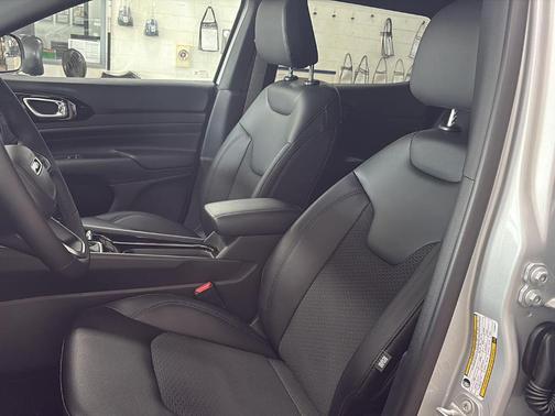 Silver Zynith 2026 Jeep Compass Latitude