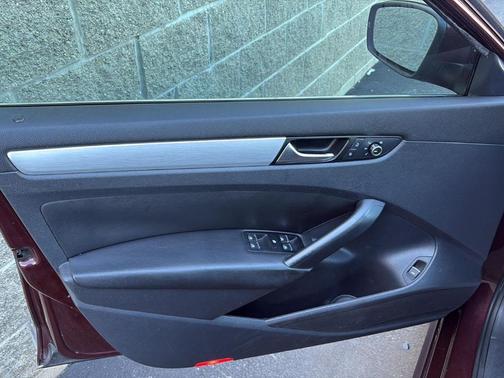 Opera Red Metallic 2013 Volkswagen Passat 2.5 SE