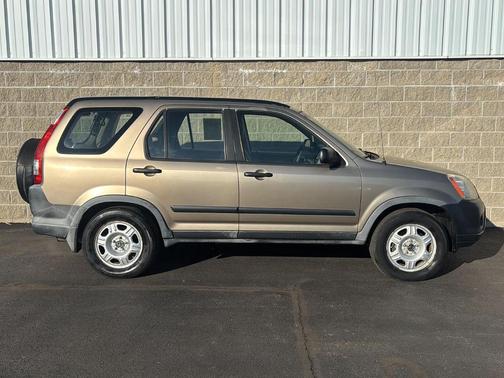 Gold 2005 Honda CR-V LX