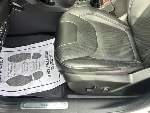 Bright White Clearcoat 2021 Jeep Cherokee Limited