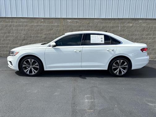 2022 Volkswagen Passat 2.0T SE