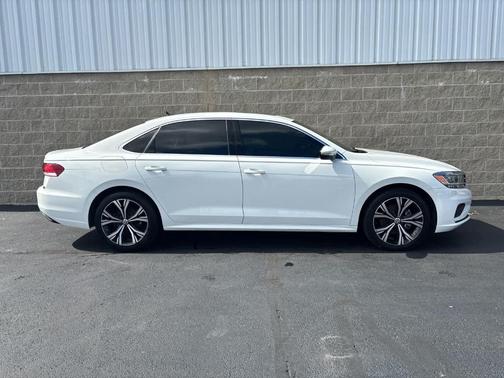 2022 Volkswagen Passat 2.0T SE
