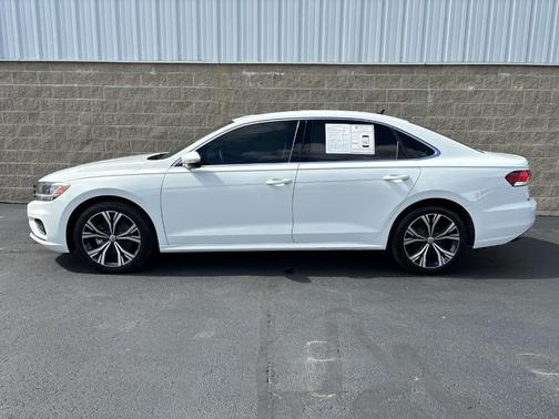 2022 Volkswagen Passat 2.0T SE