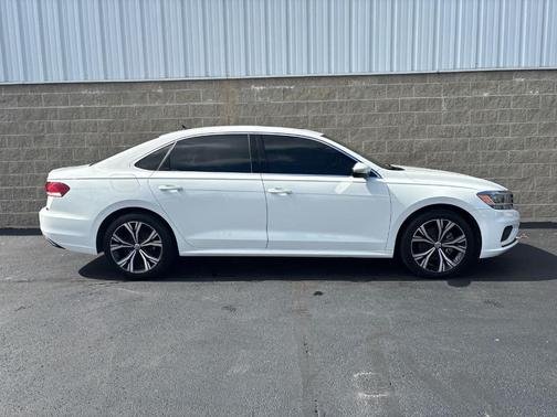 2022 Volkswagen Passat 2.0T SE