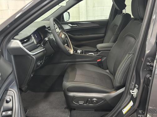 Metallic 2026 Jeep Grand Cherokee Laredo X