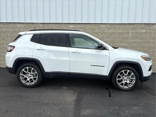 2022 Jeep Compass Latitude Lux