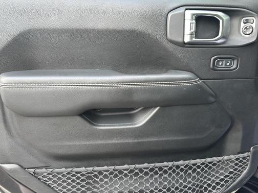 Black Clearcoat 2019 Jeep Wrangler Unlimited Sahara