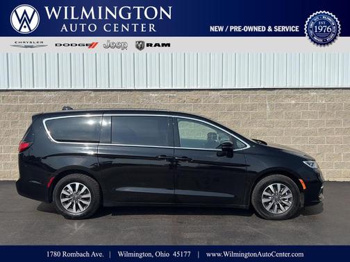 Diamond Black 2024 Chrysler Pacifica Hybrid Select