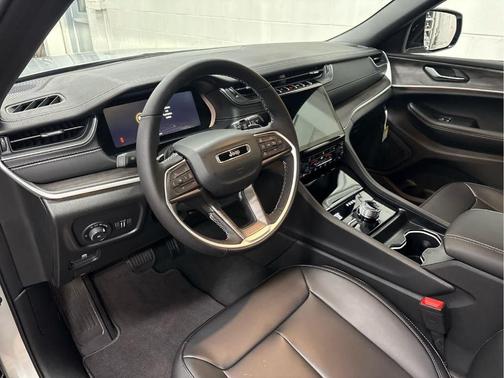 Silver Zynith 2025 Jeep Grand Cherokee Limited