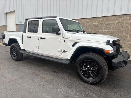 2022 Jeep Gladiator Sport