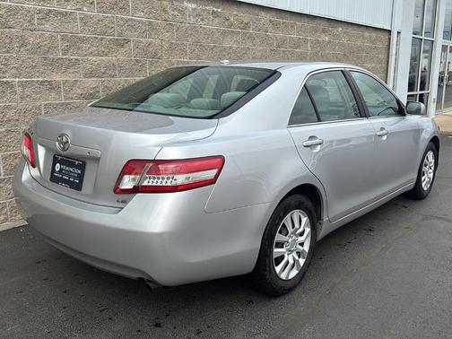 Classic Silver Metallic 2011 Toyota Camry SE
