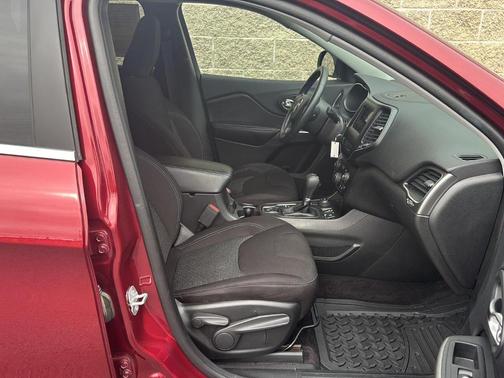Velvet Red Pearlcoat 2019 Jeep Cherokee Latitude
