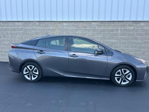 2018 Toyota Prius Three Touring