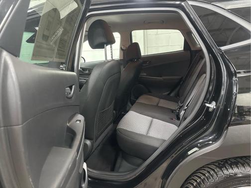 2021 Hyundai KONA SEL Plus