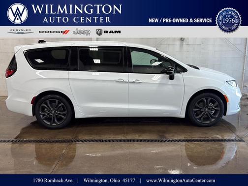Bright White Clearcoat 2026 Chrysler Pacifica Select