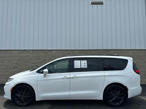 2021 Chrysler Pacifica Touring-L