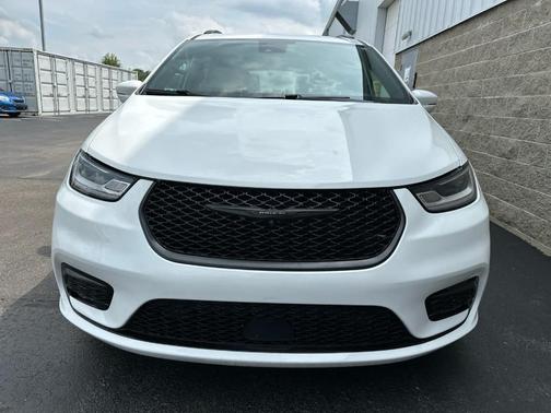 2021 Chrysler Pacifica Touring-L
