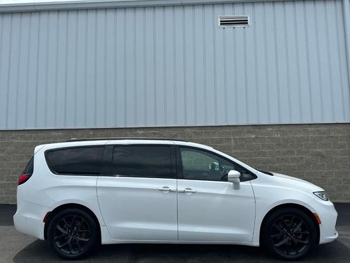2021 Chrysler Pacifica Touring-L