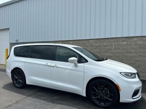 2021 Chrysler Pacifica Touring-L