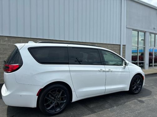 2021 Chrysler Pacifica Touring-L