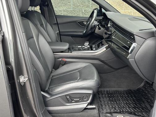 Samurai Gray Metallic 2021 Audi Q7 55 Premium Plus