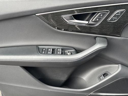Samurai Gray Metallic 2021 Audi Q7 55 Premium Plus