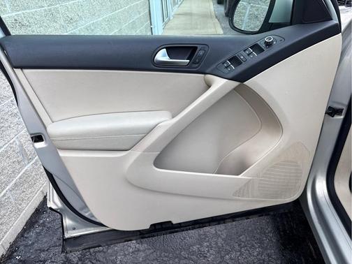 2011 Volkswagen Tiguan SE
