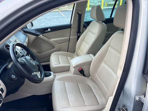 2011 Volkswagen Tiguan SE