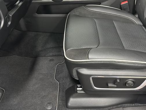 Diamond Black 2026 RAM 1500 Laramie