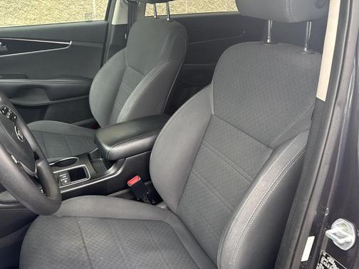 Platinum Graphite 2019 Kia Sorento LX
