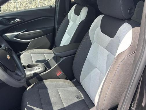 Mosaic Black Metallic 2024 Chevrolet Trax LS