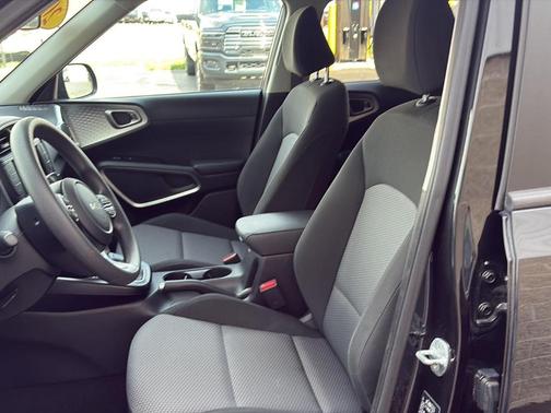 Fusion Orange 2023 Kia Soul LX