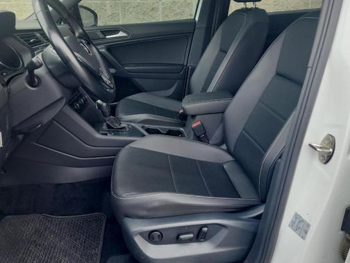 Pure White 2021 Volkswagen Tiguan 2.0T SE R-Line Black