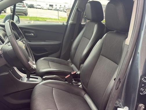 Shadow Gray Metallic 2022 Chevrolet Trax LT